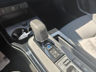 Toyota Prius 2.0 Plug-in Hybrid 220 PARK-SENSOREN BLIND-SPOT KEYLESS STOEL/STUURVERW CAMERA APPLE/ANDROID DAB+ LM-VELGEN AD-CRUISE ELEK-ACHTERKLEP / 35