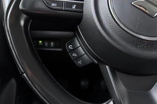 Suzuki Swift 1.2 Style Smart Hybrid 83pk | Navigatie | Camera | Climate Control | Stoelverwarming | Cruise Control Adaptief | Lichtmetalen Velgen | Weinig Kilometers / 20