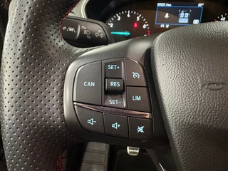 Ford Focus Wagon 1.0 EcoBoost Hybrid ST Line Style/ NL auto/ Achteruitrijcamera/ Sensoren / 17