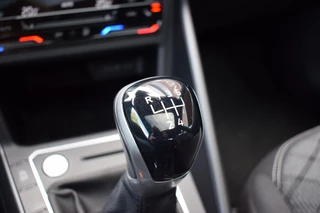 Volkswagen Polo 1.0 TSI R-Line Business | Pano | IQ | Beats | Stoelverwarming / 18