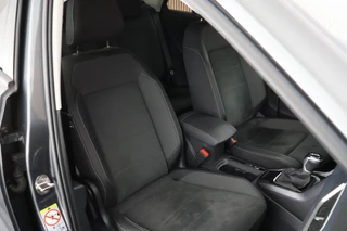 Volkswagen T-Roc 1.5 TSI 150pk DSG Style Trekhaak Camera Stoelverwarming Massage Virtual Cockpit Navigatie / 2