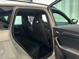 Skoda Karoq 1.5 TSI 150pk ACT Sportline Business Camera Stoelverwarming Sfeerverlichting / 17