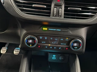 Ford Focus Wagon 1.0 EcoBoost Hybrid ST Line Style/ NL auto/ Achteruitrijcamera/ Sensoren / 33