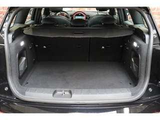 MINI Clubman Cooper Business  / Navigatiesysteem / Bluetooth / Airconditioning / Audio / 17 Inch / Cruise Control / 32