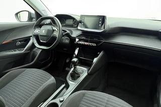 Peugeot 2008 1.2 PureTech Active Pack 100 PK | Handgeschakeld | Trekhaak | Navigatie | Climate Control | Bluetooth | Cruise Control | Licht Metalen Velgen | Stuurwielbediening | 1e eigenaar / 4