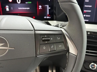Opel Mokka Electric GS 54 kWh | Two Tone | Achteruitrijcamera | Facelift model | Apple Carplay/Android Auto | LED | Privacy Glass / 17
