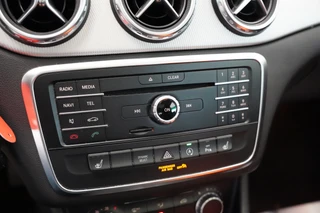 Mercedes-Benz GLA 200 Ambition  Panoramadak Navigatie Bi-Xenon / 14