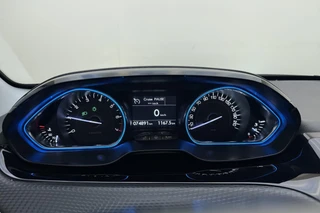 Peugeot 2008 1.2 PureTech Allure | Navigatie | Climate Control | Cruise Control | Camera | Lichtmetalen Velgen | Parkeersensoren Achter / 20