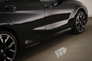 BMW 1-serie 123 xDrive | INNOVATION PACK | PANORAMADAK | STUURVERWARMING | MASSAGE |  HEAD UP | 360 CAMERA | 19" / 30