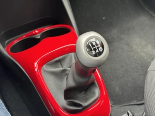 Toyota Aygo X-PLAY 5-DEURS CAMERA AIRCO LED-DAGRIJVERL. LM-VELGEN LAGE-KM-STAND / 13