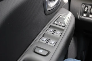 Renault Clio 0.9 TCE LIMITED Parkeer sensoren / Cruise control / Trekhaak / 32