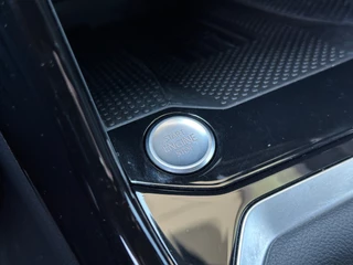 Volkswagen T-Roc 1.5 TSI 150pk DSG R-Line Camera | Keyless | Elek. Achterklep | Dode hoek | Rijklaar incl. 1 jaar Bovag garantie / 24