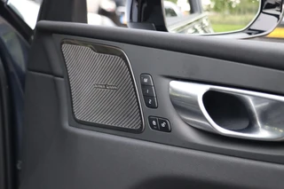 Volvo XC60 T6 AWD Ultra Black Edition Trekhaak Pano 360 Head up 21'' / 18
