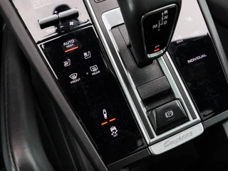 Porsche Cayenne Coupé 3.0 E-Hybrid Pano Achterasbesturing Krijtgrijs Luchtvering Softclose Stoelkoeling SOH 88,7% / 16