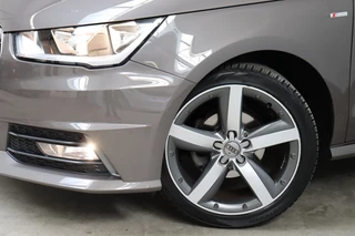 Audi A1 Sportback 1.0 TFSI 96pk Adrenalin 5 deurs  / Navigatie / Bluetooth / S Line Exterieur / Cruise Control / LED Achterlichten / Mistlampen / Lederen Sportstuur / Multifunctioneel Stuurwiel / 17 Inch / 9