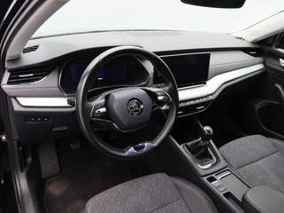 Skoda Octavia Combi 1.5 TSi 150 Pk First Edition | Stoelverwarming | Camera | Cruise Control | Navigatie | CarPlay | Matrix LED | 17 Inch | 60.639 Km !! / 4