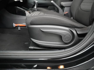 Kia Stonic 1.0 T-GDi MHEV DynamicPlusLine  - Apple Carplay/Android Auto - Cruise Control - Climate Control - Navigatie - Stuur/Stoel Verwarming - Fabrieks garantie tot 04-2032 of 150.000km fabrieksgarantie / 21