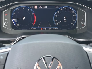 Volkswagen Taigo 1.5 TSI 150pk DSG R-Line Trekhaak | IQ light | Camera | Navi | Virtual | Rijklaar incl. garantie / 17