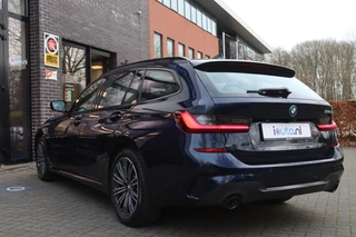 BMW 3 Serie Touring 330e M-Sport Shadow Line  Pano/Laser LED/Leder/360/Keyless/Headup/ACC/Dodehoek / 42