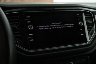 Volkswagen T-Roc 1.5 TSI 150pk DSG Sport Trekhaak Virtual cockpit Adaptive cruise Stoelverwaming PDC / 23