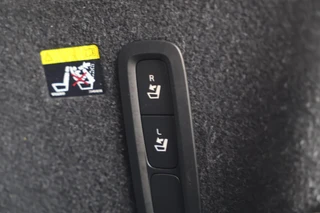 Volvo XC40 T4 Momentum | Stoelverwarming | Trekhaak | Parkeercamera | Keyless / 14