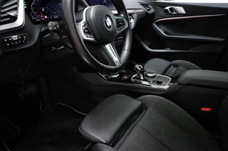 BMW 1-serie 118i Business Edition | SPORT LINE | PANORAMADAK | SPORTSTOELEN | DAB | APPLE / 26