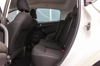 Peugeot 208 1.2 PureTech Active | Cruise control | Bluetooth | Navigatie | Airco | Start/stop | Boordcomputer | Origineel / 17