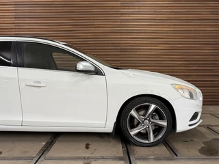 Volvo V60 1.6 T4 R-Design | Navi | Trekhaak | 180PK | Winter Pack | High Performance Audio | Leder/Alcantara / 16