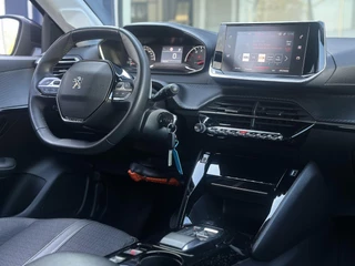 Peugeot 208 1.2 PureTech 100pk Allure | Automaat | Parkeercamera/-sensoren | Navigatie | Cruise Control | Climate Control | Full LED | Apple Carplay/Android Auto | DAB | Lichtmetalen velgen | / 29