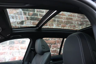 BMW iX3 High Executive 80 kWh Automaat  / Driving Assistant Professional / SOH 97% / Live Cockpit Professional / Trekhaak / Panoramadak / Adaptief Onderstel / Leder / Harman Kardon / Shadow Line / Head-Up Display / Adaptieve LED-koplampen / DAB / 20 Inch / 26