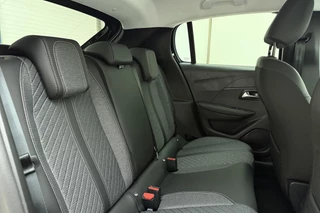 Peugeot 208 1.2 Hybrid e-DCS6 Allure 110 PK | Automaat | Vision & Navigation Pack | Metaallak | Parkeersensor | Camera | Licht Metalen Velgen | Nieuw uit voorraad | Direct leverbaar / 14