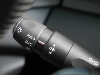 Peugeot 308 1.2 PureTech Allure | 130PK | Navigatie | Climate control | Lichtmetalen velgen | Achteruitrijcamera | Keyless entry en start | Parkeersensoren v+a / 18