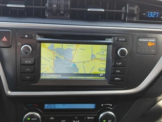 Toyota Auris 1.6 TREND TREKHAAK 1300KG TREKGEW 1E-EIG NL-AUTO DEALER ONDERHOUDEN STOELVERW 16'' LM-VELGEN CAMERA BLUETOOTH / 22