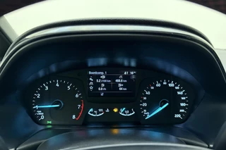 Ford Fiesta 1.0 EcoBoost ST-Line | Panoramisch Schuifdak | Climate control | Navigatie | Lichtmetalen velgen| Parkeersensoren | Keyless start | Extra getint glas / 40