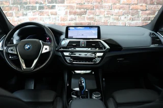 BMW iX3 High Executive 80 kWh Automaat  / Driving Assistant Professional / SOH 97% / Live Cockpit Professional / Trekhaak / Panoramadak / Adaptief Onderstel / Leder / Harman Kardon / Shadow Line / Head-Up Display / Adaptieve LED-koplampen / DAB / 20 Inch / 18