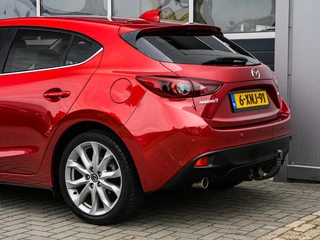 Mazda 3 2.0 GT-M | Leder | Xenon | Keyless | Head-up display | Bose | Trekhaak | PDC v+a | Stoelverwarming / 24