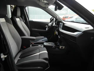 Opel Frontera 1.2 Turbo Hybrid GS 7p. | Van €36700,- voor €29950,- | Nieuwe auto | Automaat | Stoel & Stuurverwarming | Draadloze telefoonlader | Climate control | Cruise control | Led verlichting | 17 inch lichtmetalen velgen / 20