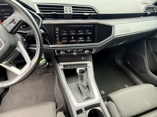 Audi Q3 35 TFSI Advanced edition  | Automaat | LED | Sportstoelen | DAB | Navi | Bluetooth | Stoelverwarming | Virtual Cockpit / 24