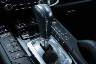Porsche Cayenne 3.0 S E-Hybrid Platinum Edition Pano|Stoelverwarming|Bose| / 46