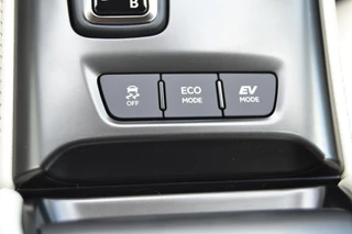 Lexus LBX 1.5 Elegant 2WD NIEUW DIRECT LEVERBAAR PREMIUM PACK KEYLESS EL-ACHTERKLEP BLIND-SPOT STOELVERW STUURVERW / 19