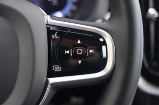Volvo XC60 T6 Recharge AWD R-Design | Stoelverwarming | Parkeercamera | Panoramadak | Memorystoel | Keyless / 40