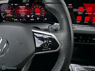 Volkswagen Golf 1.5 eTSI R-Line / Sfeer / Carplay / Camera / 17