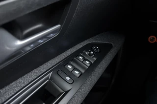 Peugeot 5008 1.2 PureTech Blue Lease Executive | 7 persoons | Cruise control | Climate control | Navigatie full map | Lichtmetaal 17" / 20