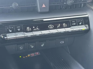 Toyota C-HR 2.0 Plug-in Hybrid 220 Première Edition PANODAK LEER 360° CAMERA JBL-AUDIO EL-STOEL STOEL/STUURVERW BLIND SPOT KEYLESS LED EL-ACHTERKLEP 19'' LM-VELGEN NL-AUTO / 20