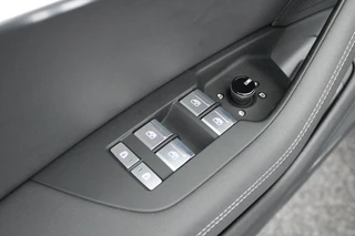 Audi A6 Avant 50 TFSI e 299pk Quattro S Edition Trekhaak Camera B&O Panoramadak Matrix Led Virtual Cockpit Navigatie S-Line / 18