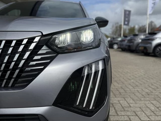 Peugeot 2008 1.2 Turbo 100 Allure | Draadloos Apple Carplay/Android Auto | Parkeersensoren | Privacy Glass | Lichtmetalen velgen / 19
