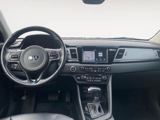 Kia Niro 1.6 GDi Hybrid ExecutiveLine | Dodehoekdetectie | Lederen bekleding | Stoelverwarming en ventilatie | 18 inch  LM-velgen | Elektr. stoel | Parkeercamera | / 12