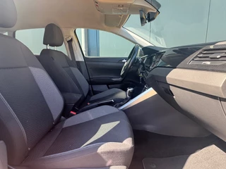 Volkswagen Taigo 1.0 TSI AUTOMAAT* Navigatie * Parkeersensoren * Adaptieve Cruise Control * / 26
