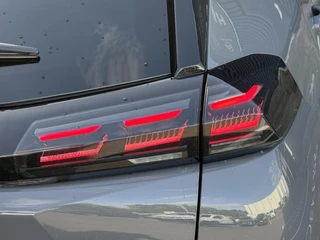 Peugeot 2008 Envy 1.2 Hybrid 110pk e-DSC6 | Apple Carplay/Android Auto | Achteruitrijcamera | Airco | Draadloze Telefoonoplader | Keyless entry/start | Parkeersensoren | Adaptief Cruise Control / 10