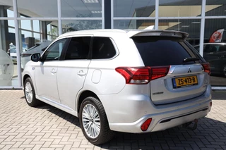 Mitsubishi Outlander 2.4 PHEV Pure+|Camera|Trekhaak|PDC| / 19